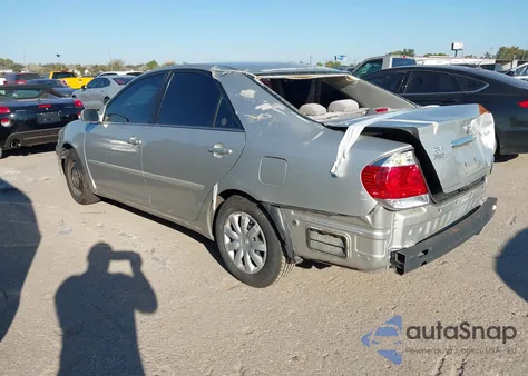 2005 Toyota Camry Le z USA, uszkodzony, nr VIN 4T1BE30K05U559024